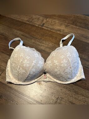 Victoria's Secret Lace Push-Up Bra in Light Beige
